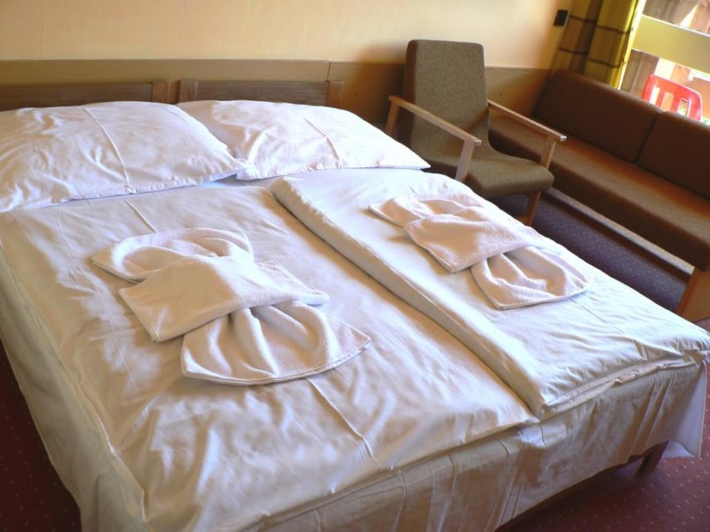 Hotel Napfeny بالاتوليلّي المظهر الخارجي الصورة