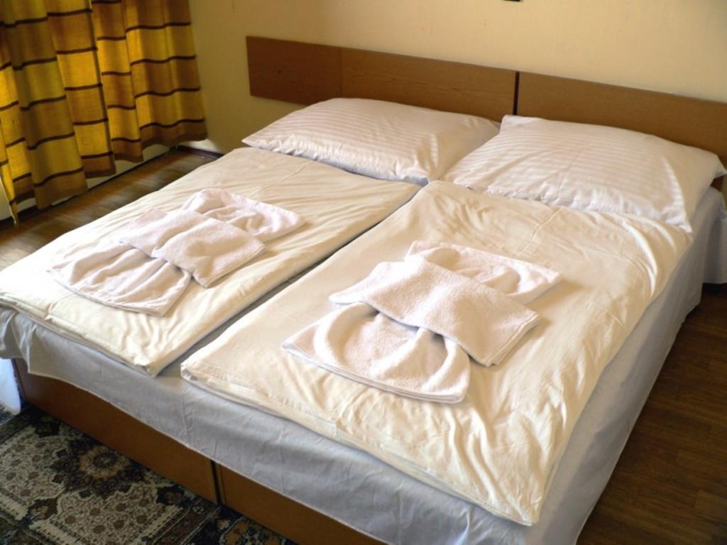 Hotel Napfeny بالاتوليلّي الغرفة الصورة