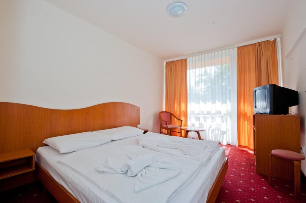 Hotel Napfeny بالاتوليلّي المظهر الخارجي الصورة