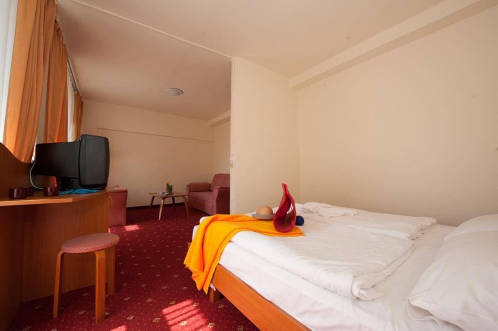 Hotel Napfeny بالاتوليلّي الغرفة الصورة